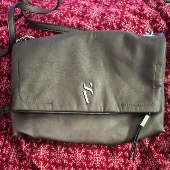 Simply Vera Vera Wang Handbags - Gently Used Simply Vera Wang Grey / Silver Fold Over Chain Purse